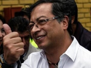 Carta Abierta A Gustavo Petro – Linotipia